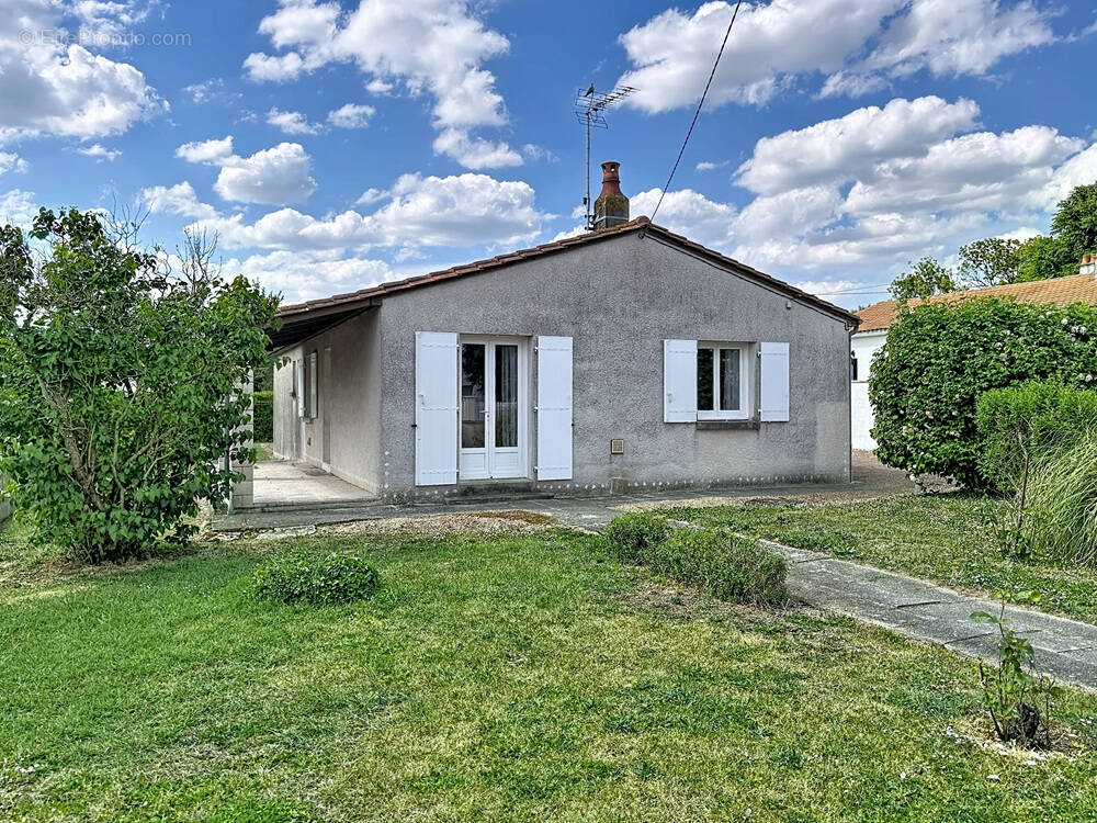 Maison à SAINT-JEAN-DE-LIVERSAY