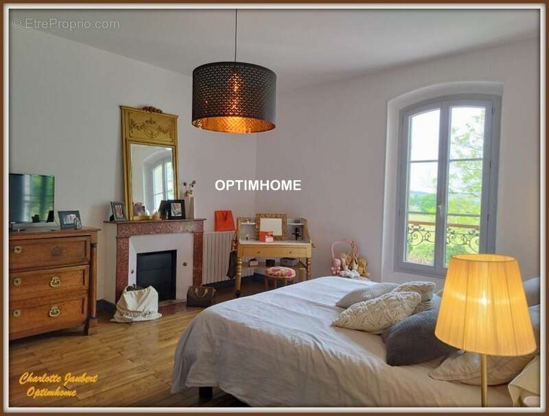 Maison à AUBETERRE-SUR-DRONNE