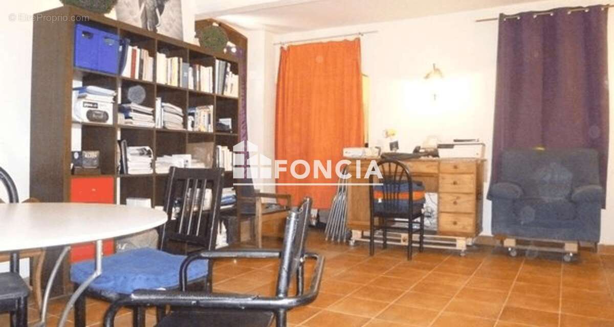 Appartement à PUGET-THENIERS