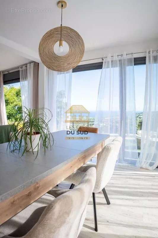 Villa T4 neuve avec piscine chauffée et vue mer imprenable à vendre à L’Étang-Salé - photo 4