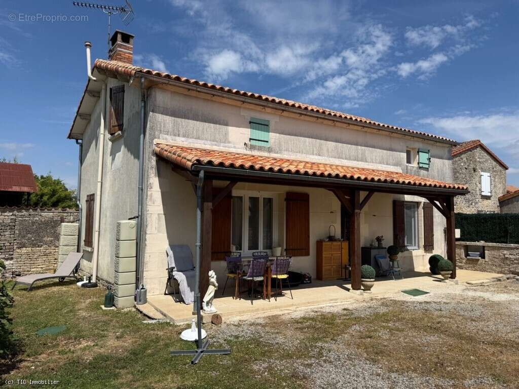 Maison à VILLEFAGNAN