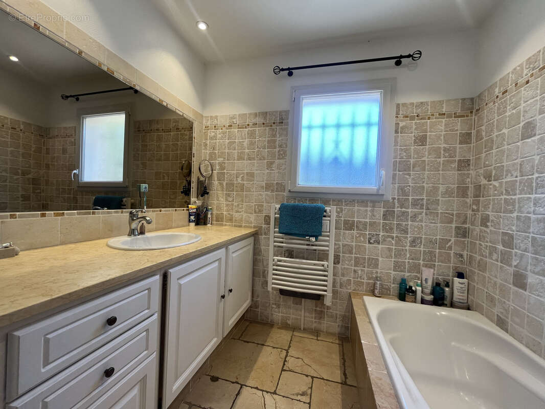 Maison à ROQUEBRUNE-SUR-ARGENS