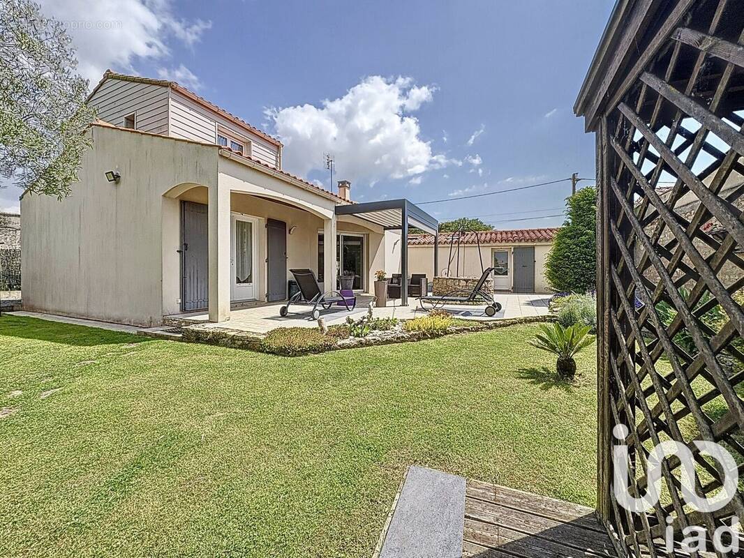 Photo 1 - Maison à CHARRON