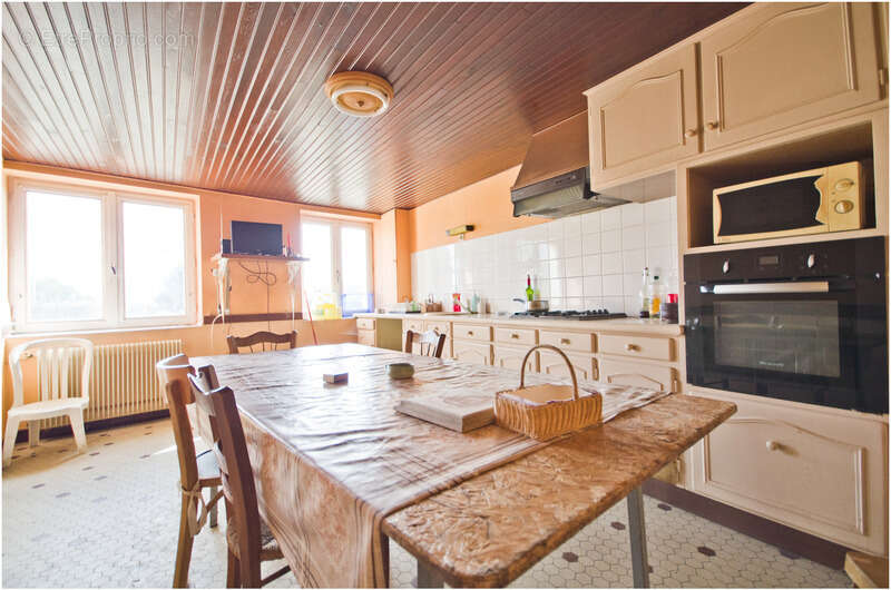 Maison à VENDEUVRE-DU-POITOU