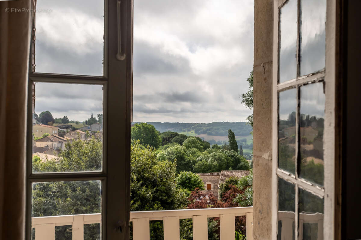 Maison à CASTELNAU-MONTRATIER