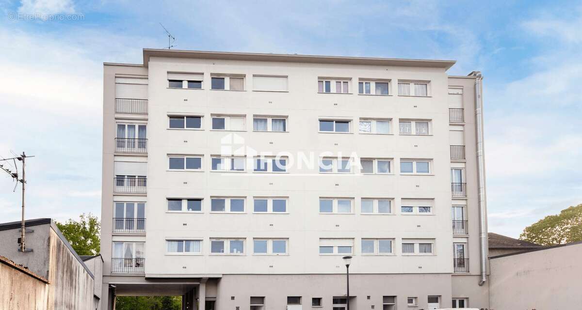 Appartement à SAINT-JEAN-DE-LA-RUELLE