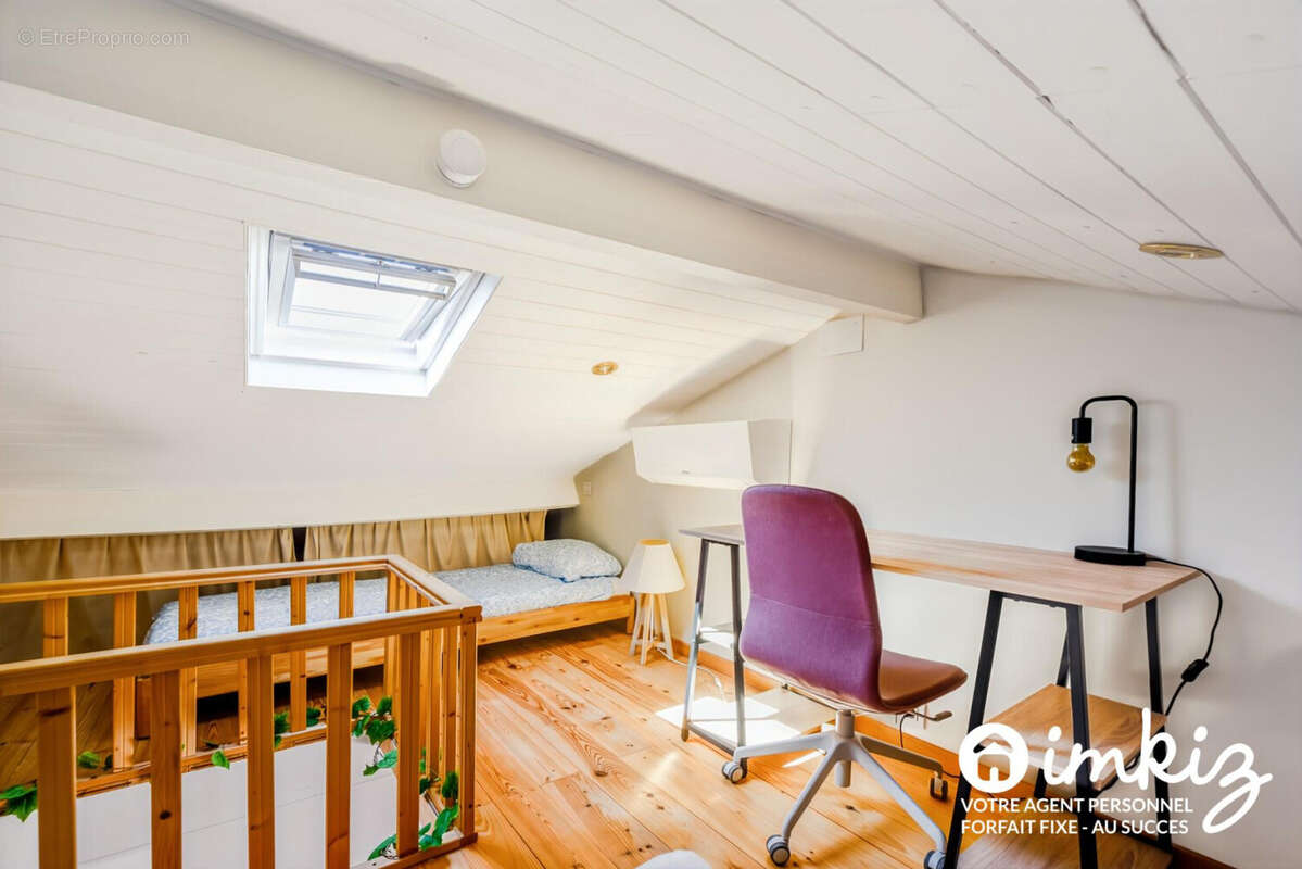 Triplex traversant  entièrement rénové - photo 8