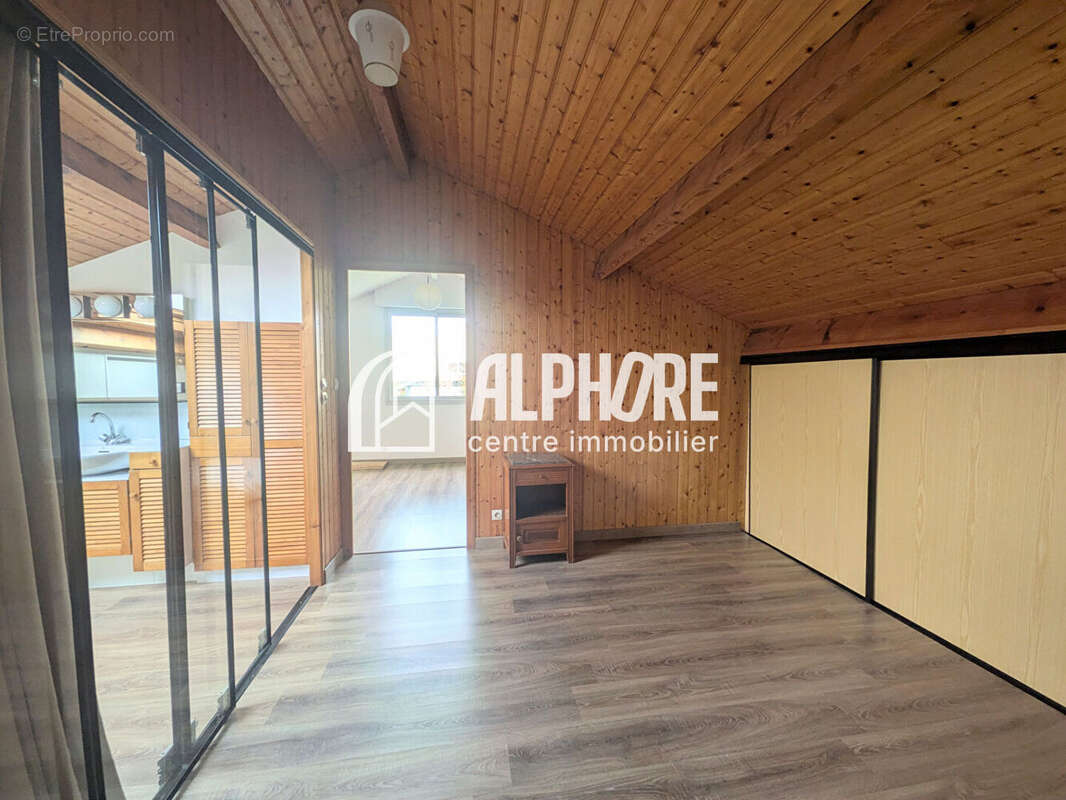Maison de 167m2 à Cholet - 4 chambres, grand terrain et studio indépendant - photo 9