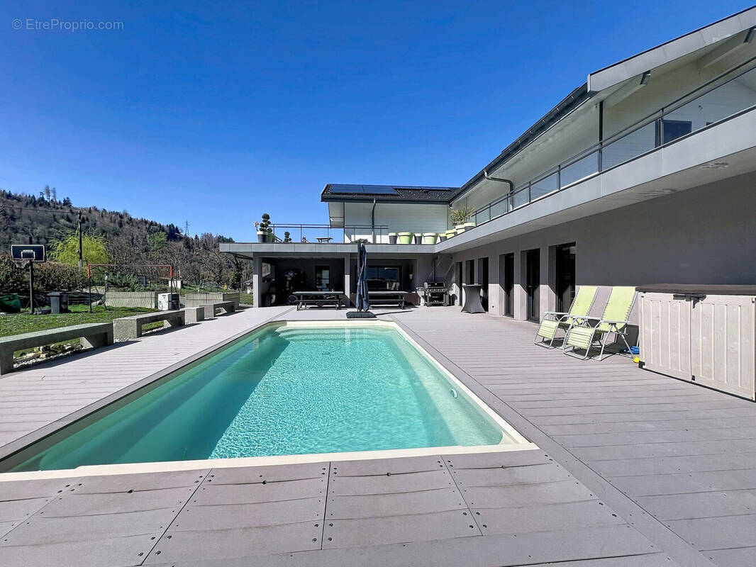 Maison à DINGY-SAINT-CLAIR