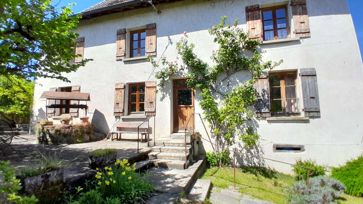 Maison à FAVERGES-DE-LA-TOUR