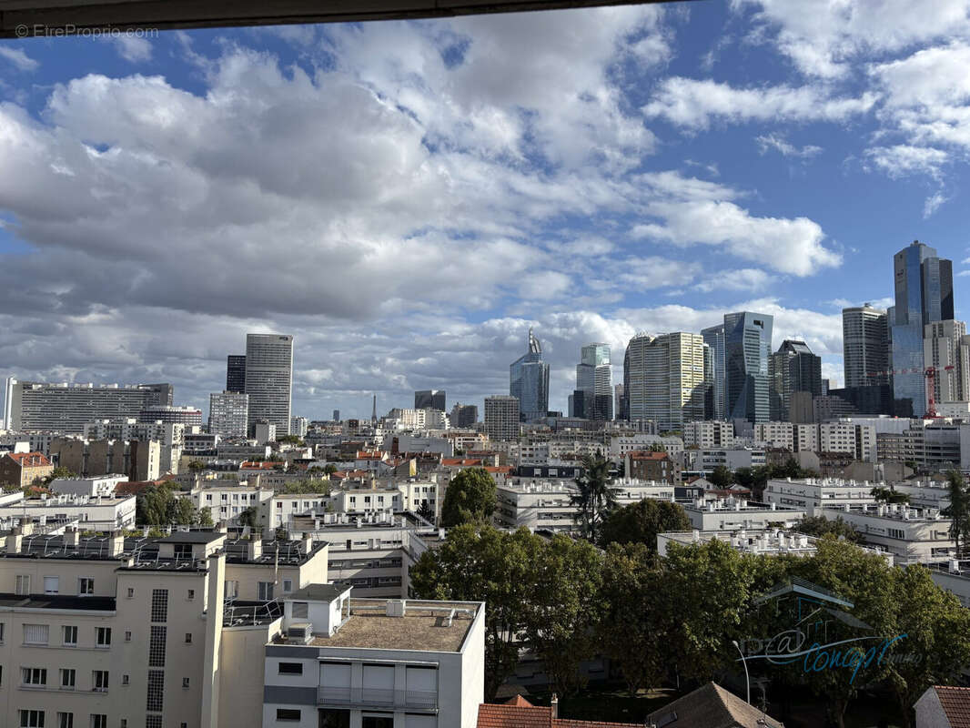 Appartement à COURBEVOIE