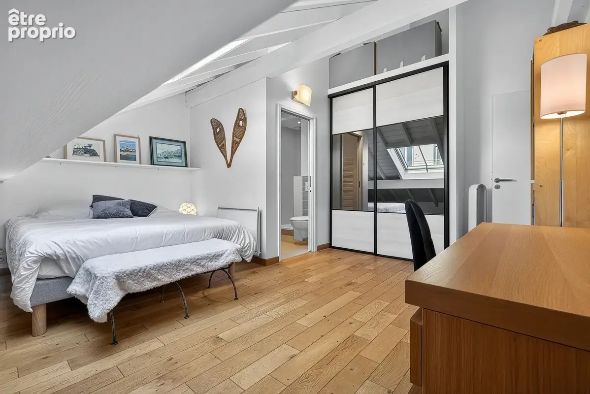 Chambéry centre - Appartement Bourgeois d'exception de 194 m2 - Dernier étage - Ascenseur - PMR - Parking - photo 16