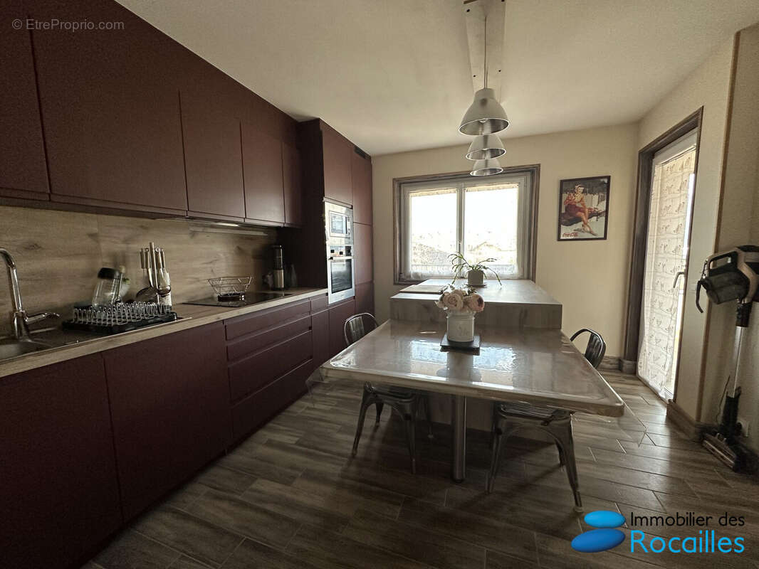 Maison à LA ROCHE-SUR-FORON