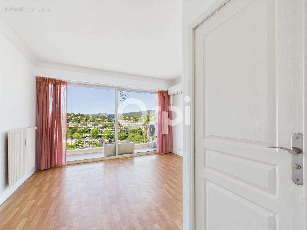 Appartement à MANDELIEU-LA-NAPOULE