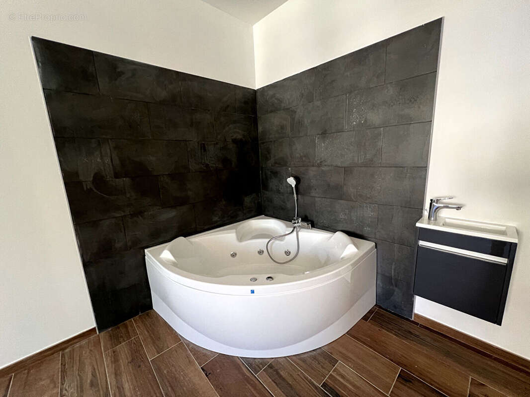 Appartement à BYANS-SUR-DOUBS