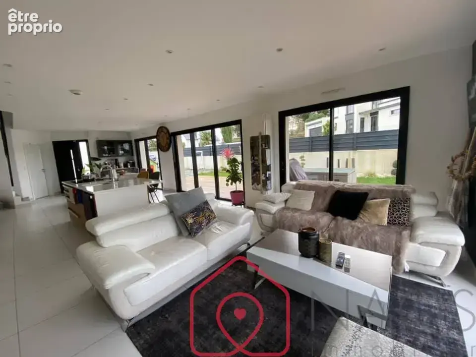 Jérôme Beuzet vous propose de découvrir cette belle villa contemporaine située à Pontivy dans un cadre privilégié - photo 7