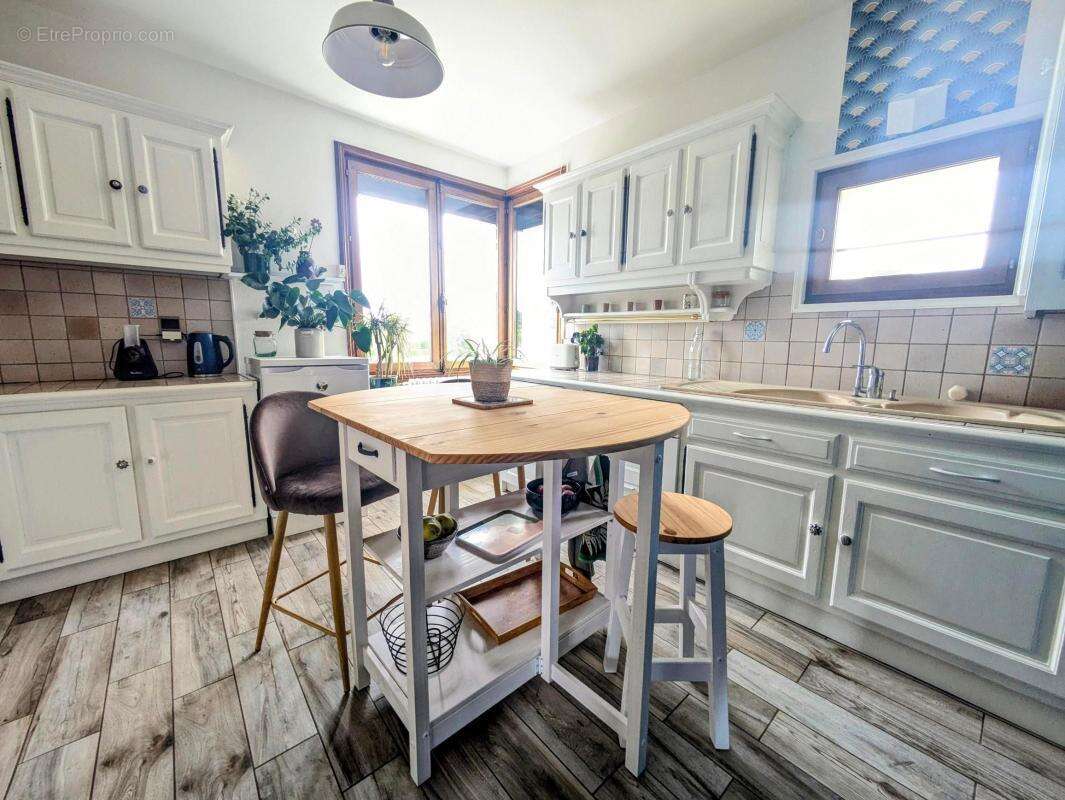 À vendre – Maison individuelle 2 chambres + bureau au centre de Charnay Les Mâcon - photo 4