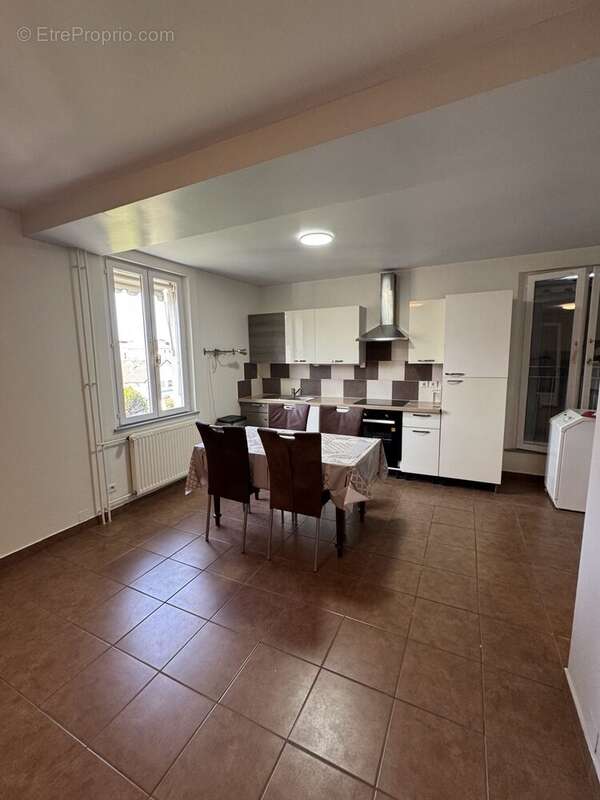 Appartement à COLLONGES-SOUS-SALEVE