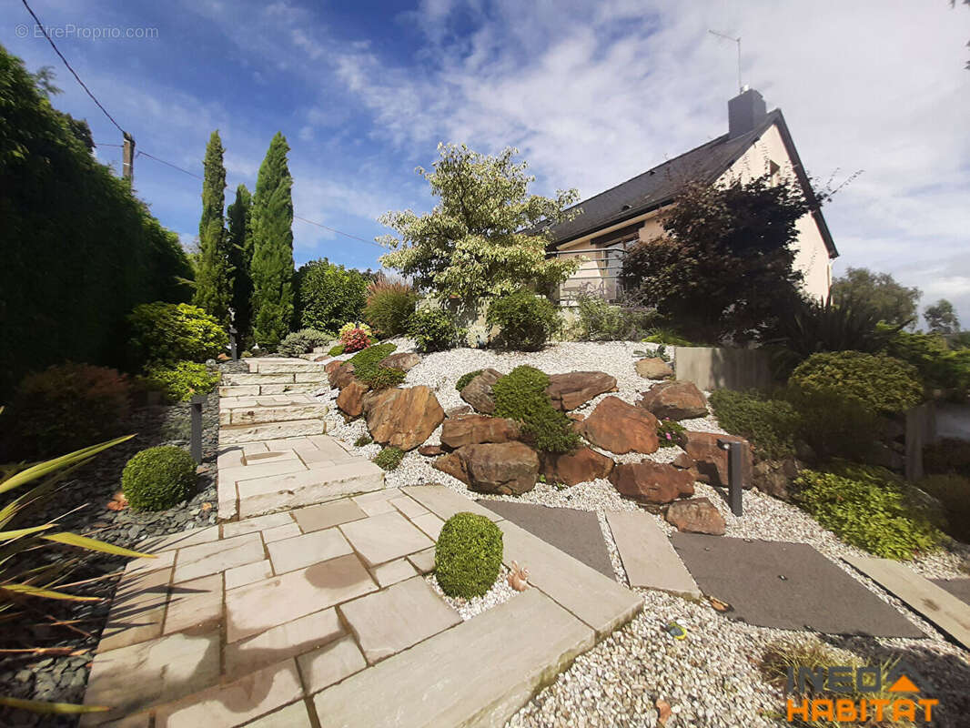 Maison à MONTREUIL-LE-GAST