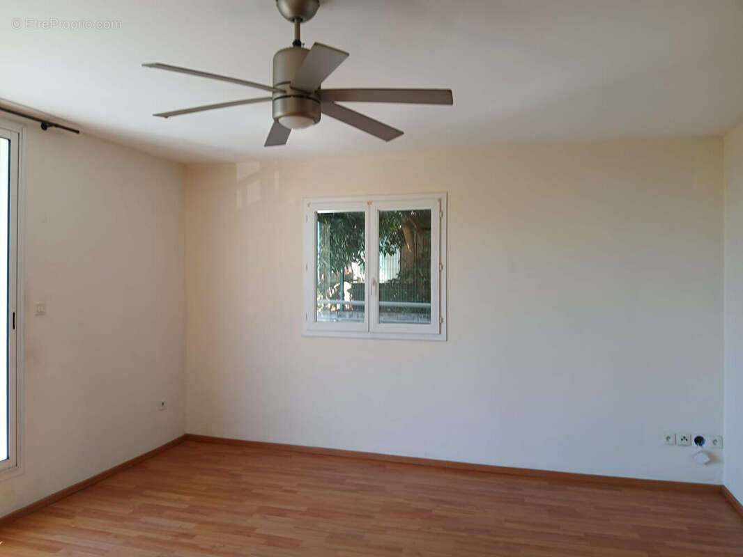 ST DENIS BEL APT. T2 d'une surface habitable de 57 m² + 16 m² de Varangue - photo 10
