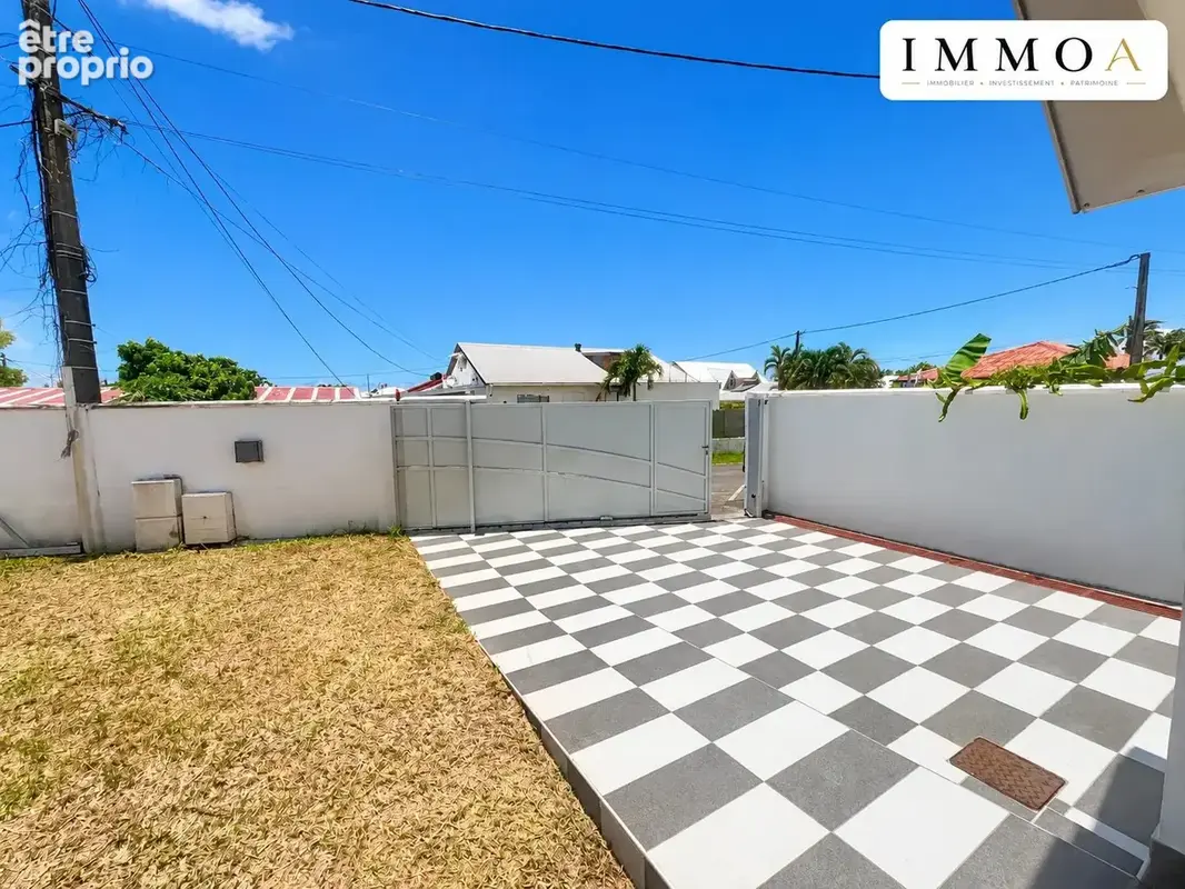 À vendre – Spacieuse maison familiale avec piscine à Bras-Panon ( 97412) - photo 9