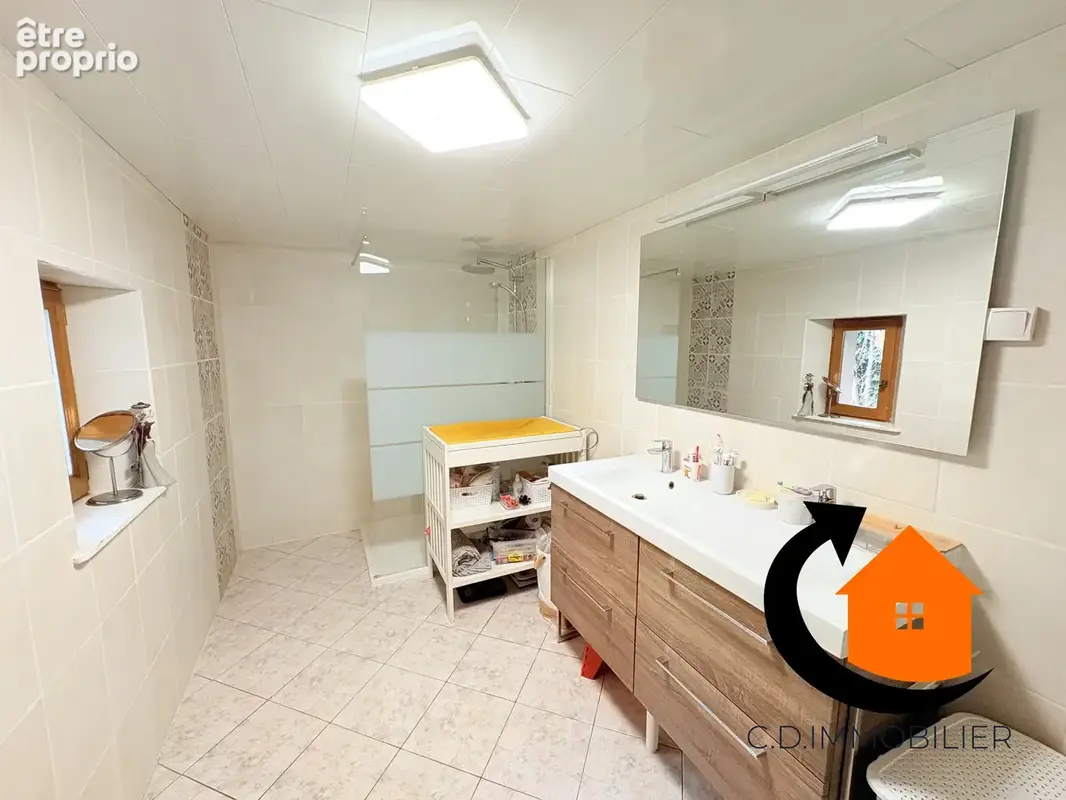 FRUNCÉ -  Magnifique longère au calme absolu, 4 chambres, dépendances sur 3 200 m2   Proche Gare - photo 8
