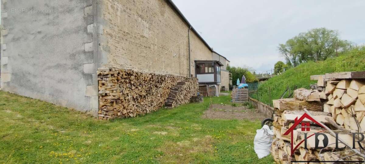 Maison à VESAIGNES-SUR-MARNE