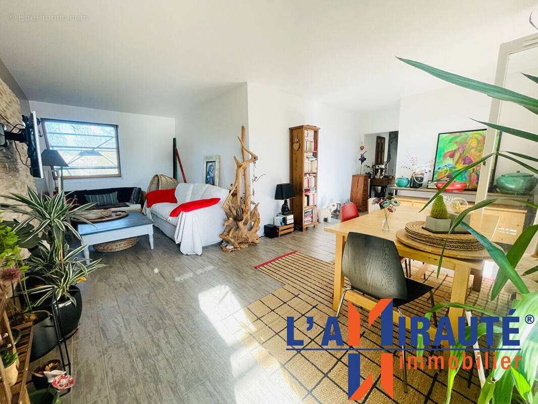 Appartement à SARTROUVILLE