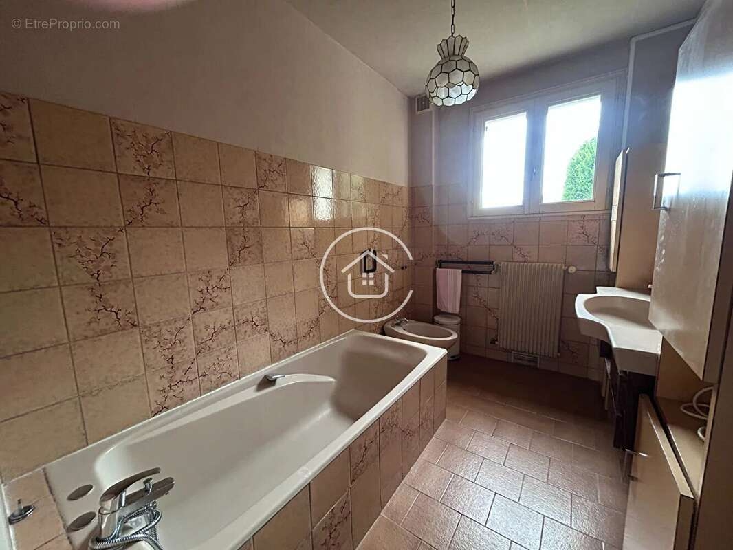 Maison à VILLEBAROU