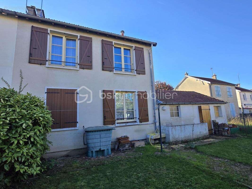 Maison à VARENNES-VAUZELLES