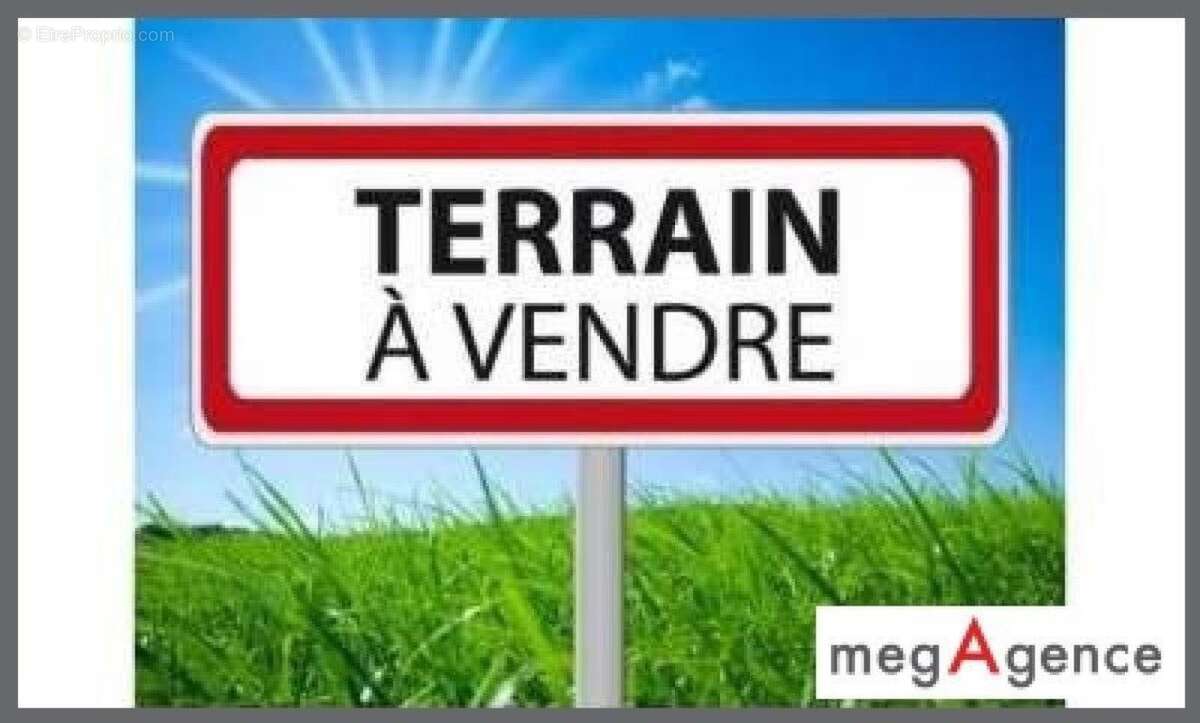 Terrain à SAINT-MARC-LE-BLANC