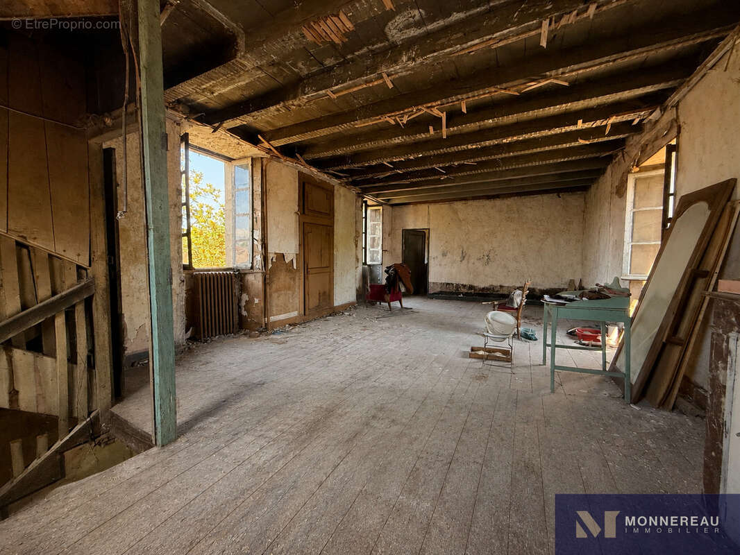 Batisse en pierre a renover - photo 9