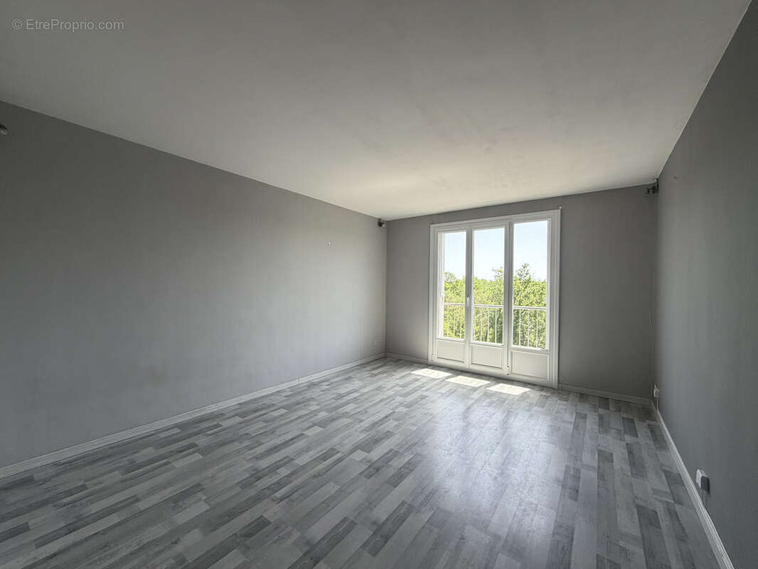Appartement à SAINT-JULIEN-LES-VILLAS