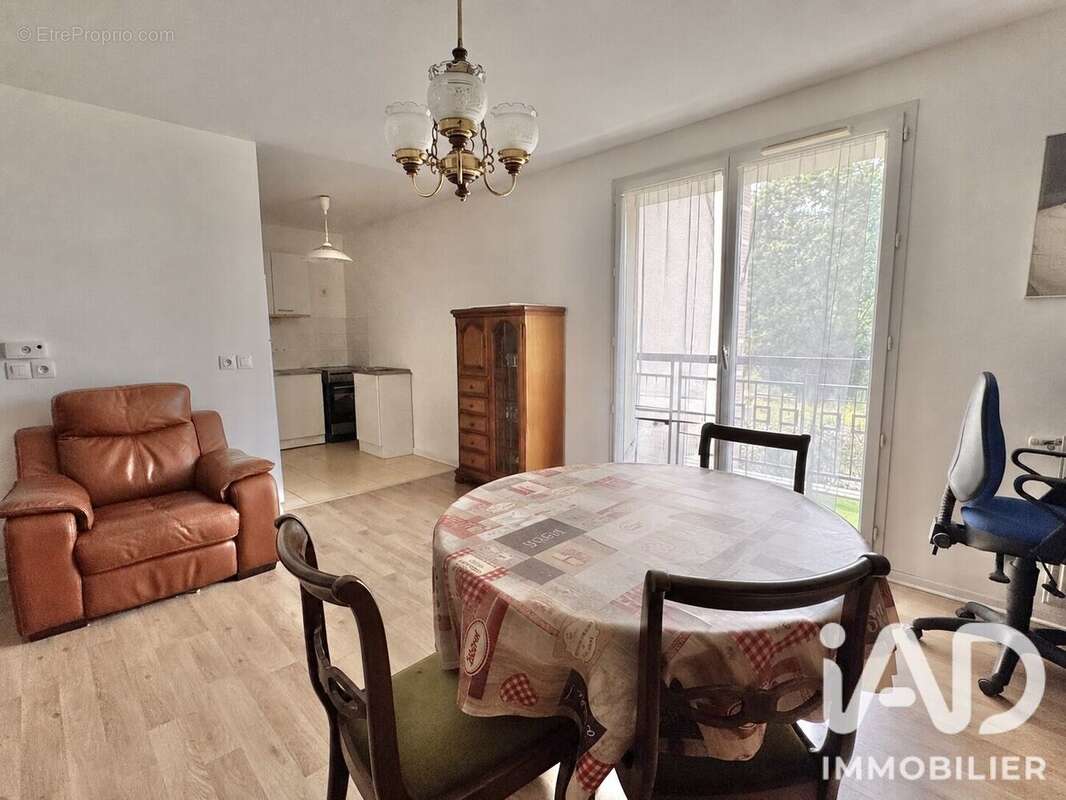 Photo 3 - Appartement à SAINT-GERMAIN-LES-CORBEIL