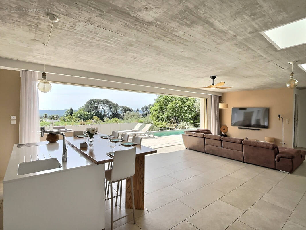 Maison à SOLLIES-PONT