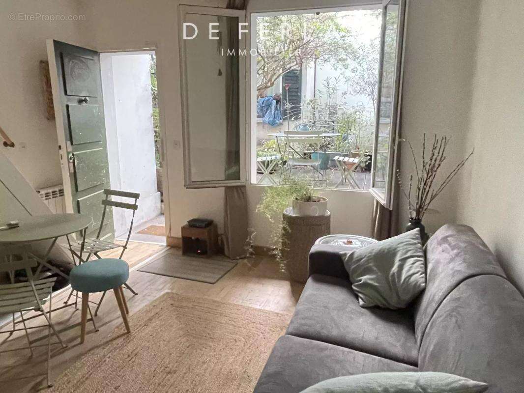 Appartement à PARIS-14E