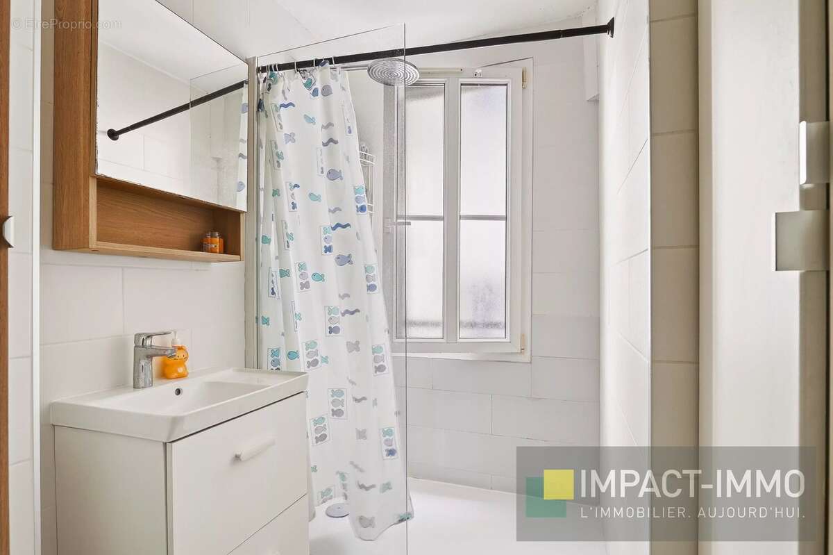 Appartement à COURBEVOIE