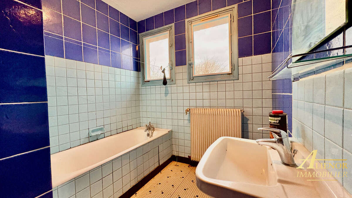 Maison à SAINT-LEON-SUR-L'ISLE