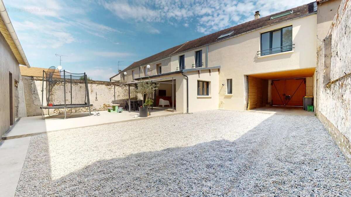 LONGNES 78980 - Maison de de 120 m² - 5 pièces avec 3 chambres et jardin - photo 16