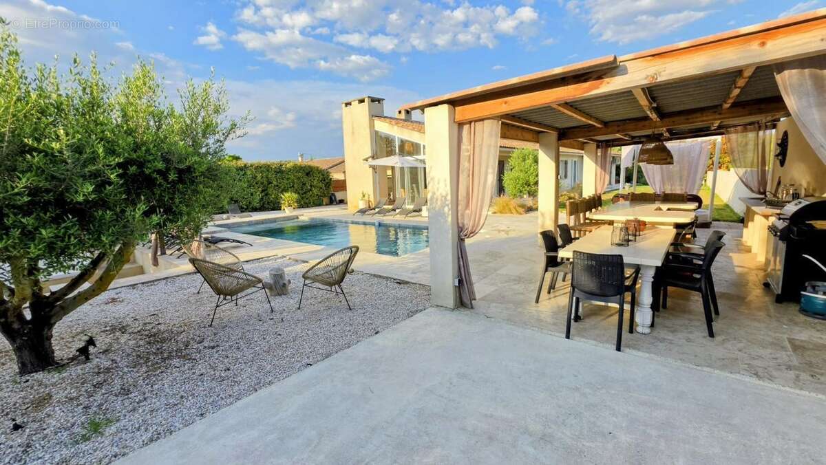 Maison 216 m² à Plaissan  - photo 7