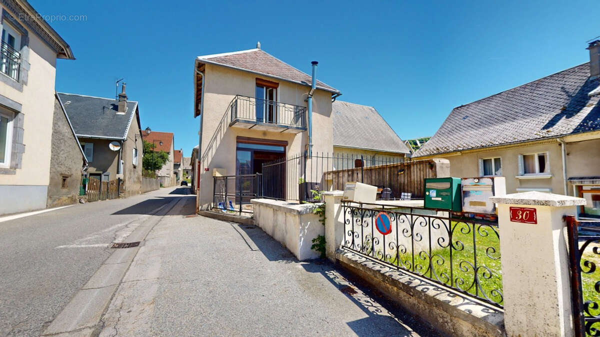 Maison à NOTRE-DAME-DE-VAULX