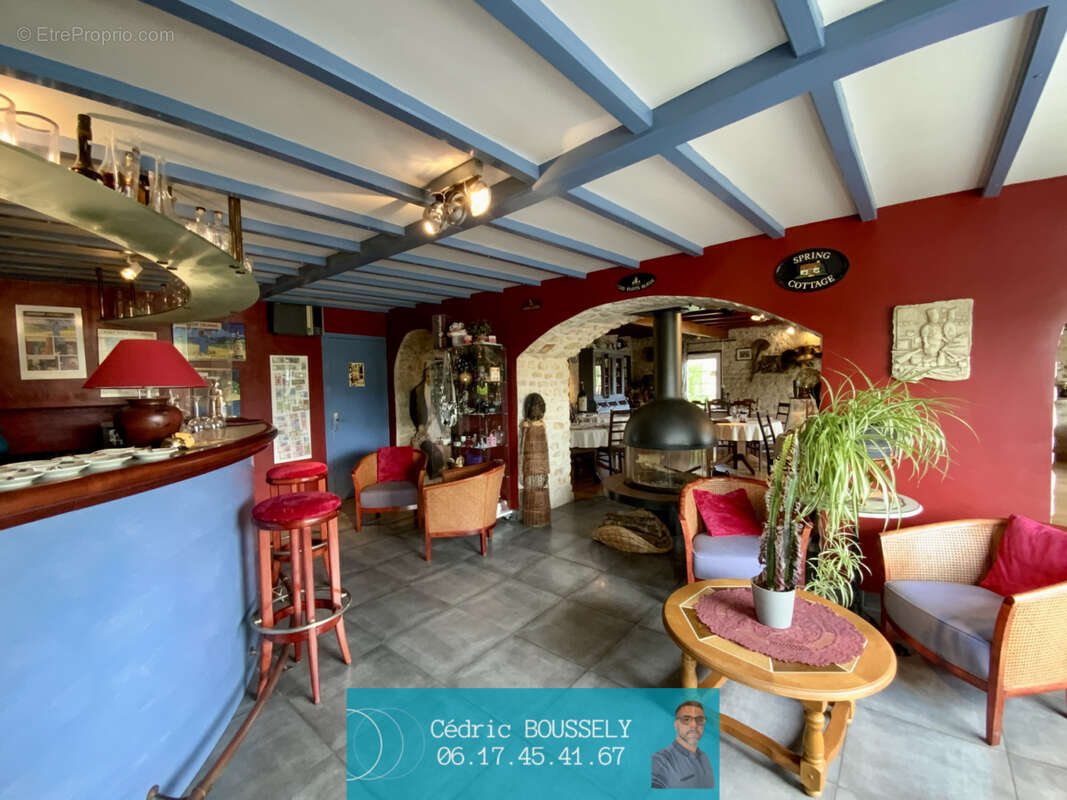 Commerce à SAINT-MARTIAL-DE-VITATERNE