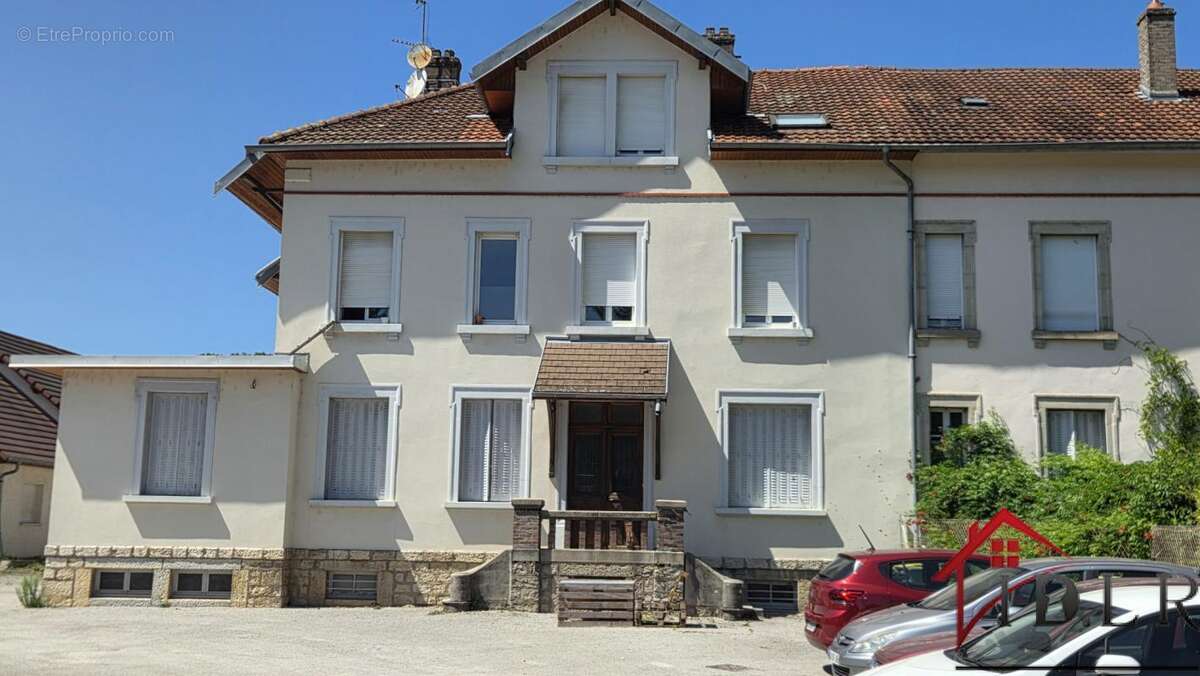Appartement à ROCHE-LEZ-BEAUPRE