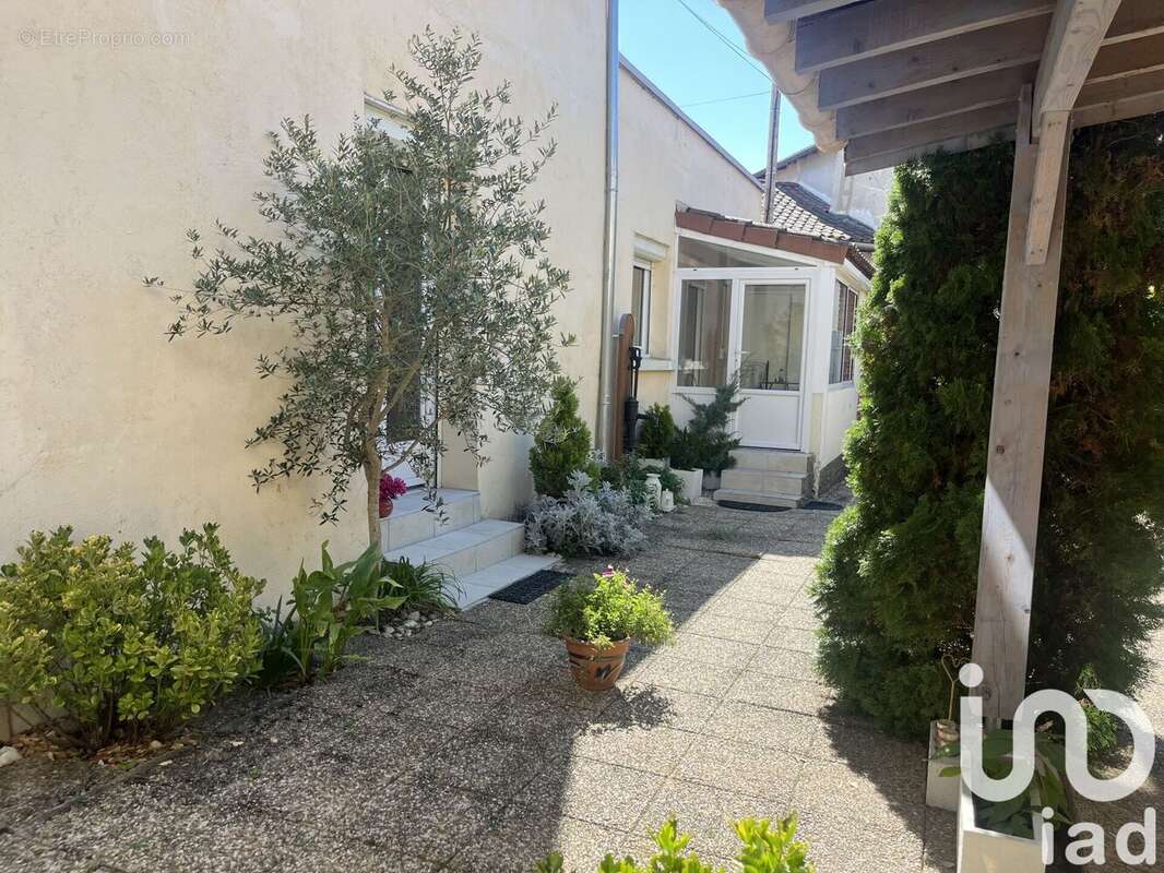 Photo 5 - Maison à VEAUCHE