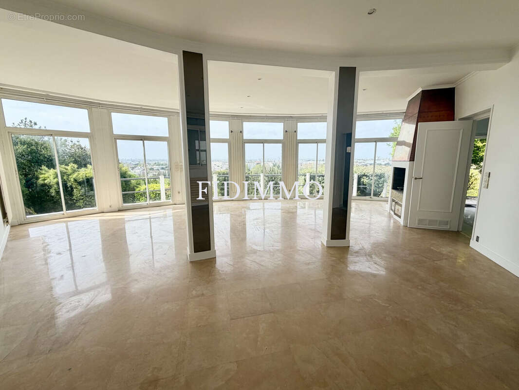 Maison à CHENNEVIERES-SUR-MARNE