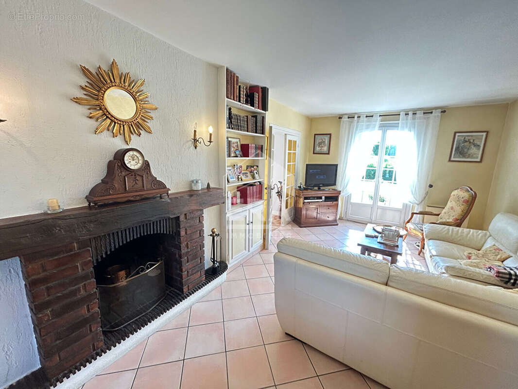 Maison à OLLAINVILLE