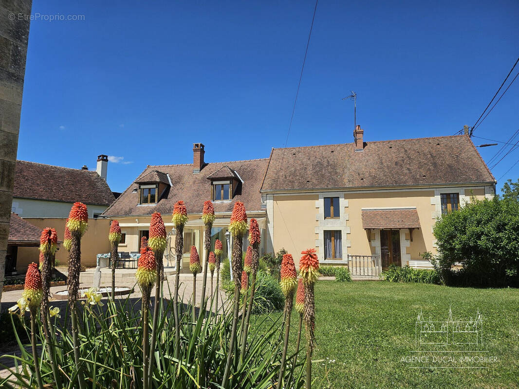Maison 200 m² à Varennes-Les-Narcy  - photo 2