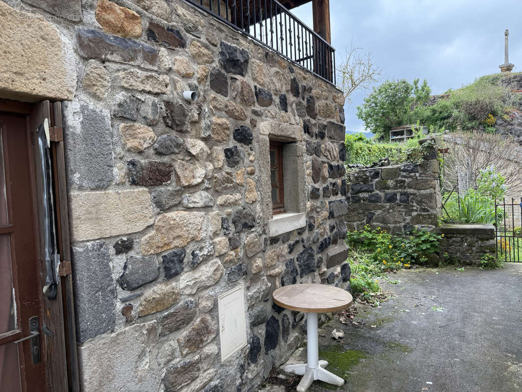 Maison à SAINT-JULIEN-CHAPTEUIL