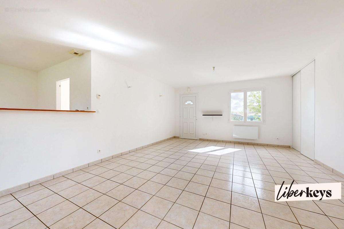 Maison à NOUAILLE-MAUPERTUIS