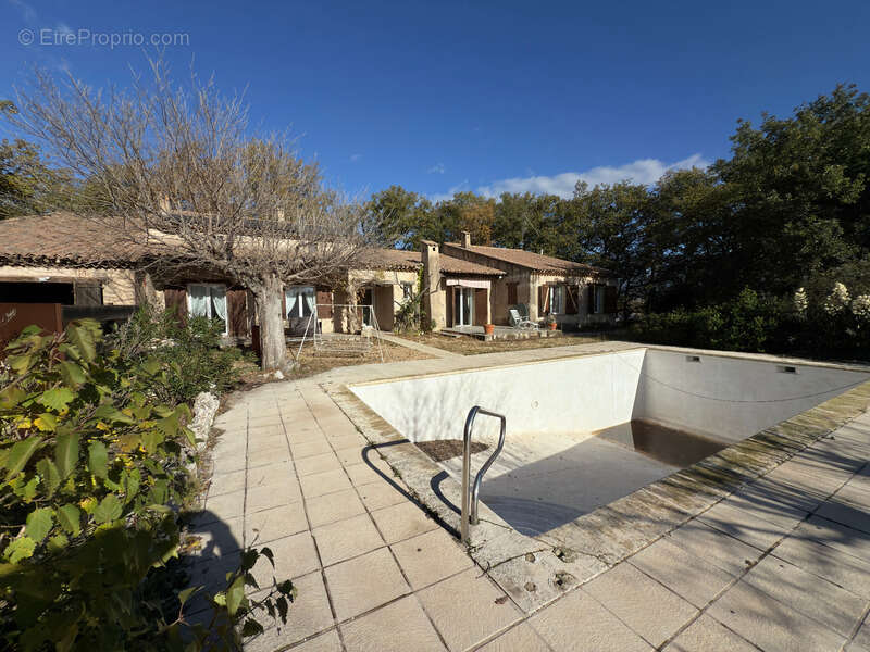 Maison à SAINT-SATURNIN-LES-APT